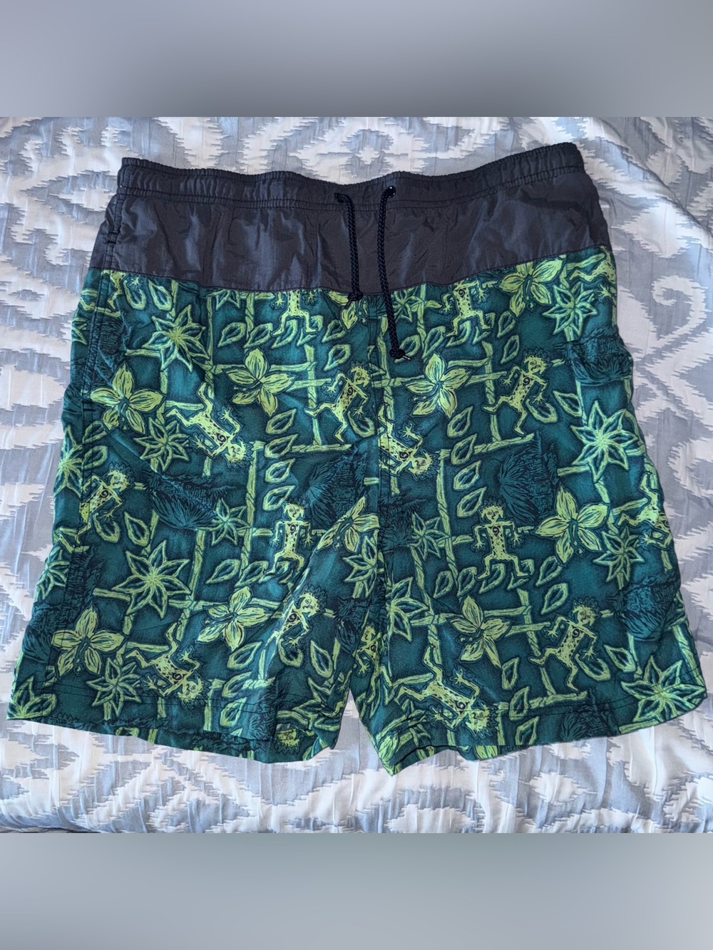 Men’s swim shorts
